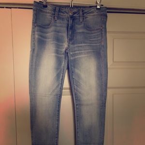 American Eagle Low Rise, Light Wash Skinny Jean